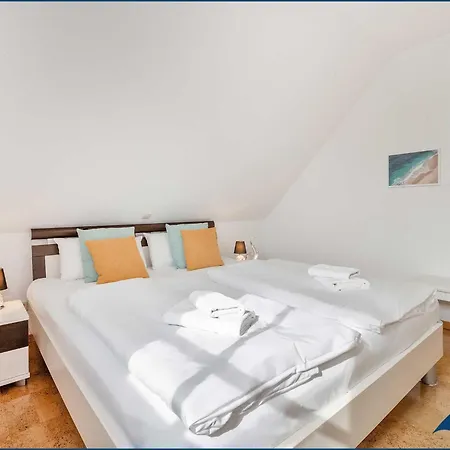 Fraeulein Loddin Whg_ Hugo *